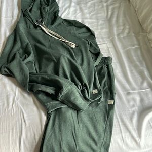 Like New Vuori performance jogger and hoodie set—forest green size M